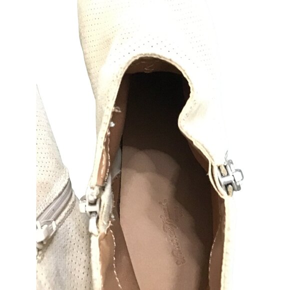 UNIVERSAL THREADS Perforated Beige Ankle Booties With Side Zippers Size 8 - Picture 7 of 7